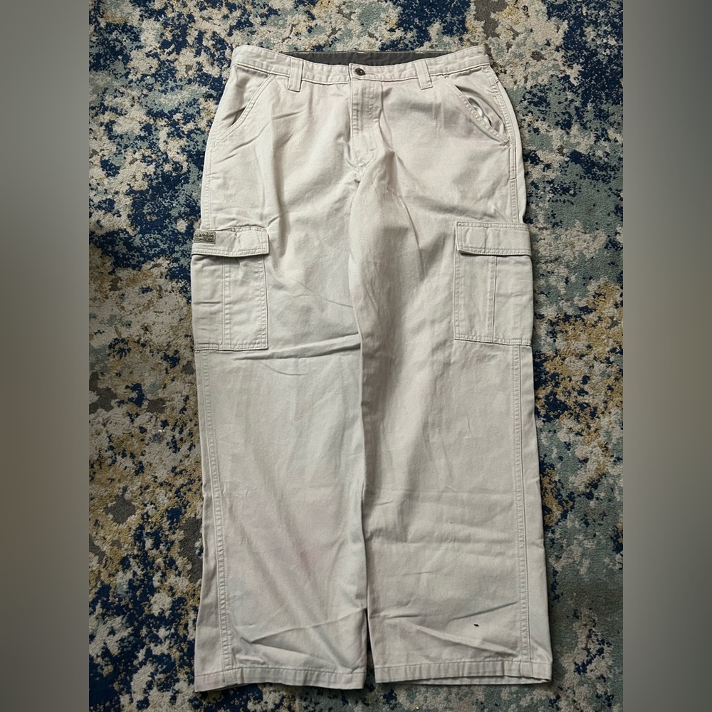 Wrangler Jeans Co. Cargo Pants Men's 34X32
Color Khaki (BRAND NEW) worn twice